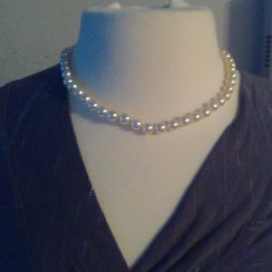 Pearl choker necklace